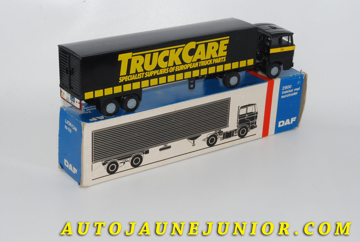 Le #4701 - Lion Car - DAF - Camion semi-remorque fourgon tôlé Eurotrailer "TruckCare" avec cabine de type 2800 Trekker est en vente sur Auto Jaune Junior ! Découvrez nos collections de diecast Minialuxe, CIJ, C-I-J, JRD, J-R-D,  Matchbox, Majorette… AutoJauneJunior.com : le site de vente en ligne et de partage pour les passionés de miniatures et collectionneurs de jouets anciens ! Des centaines de modèles en vente, et des nouveautés mises en ligne chaque jour à 21h00 !