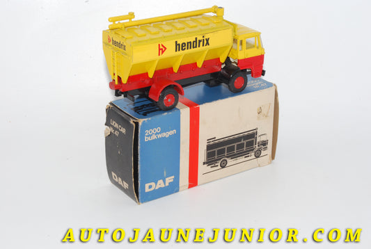 Le #4703 - Lion Car - DAF - 2000 camion d'alimentation pour bétail (BulkWagen) "Hendrix" est en vente sur Auto Jaune Junior ! Découvrez nos collections de diecast Minialuxe, CIJ, C-I-J, JRD, J-R-D,  Matchbox, Majorette… AutoJauneJunior.com : le site de vente en ligne et de partage pour les passionés de miniatures et collectionneurs de jouets anciens ! Des centaines de modèles en vente, et des nouveautés mises en ligne chaque jour à 21h00 !