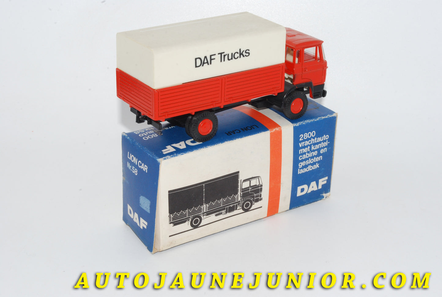 Le #4705 - Lion Car - DAF - Camion ridelles bâché Vrachtauto "DAF TRUCKS"  avec cabine de type 2800  est en vente sur Auto Jaune Junior ! Découvrez nos collections de diecast Minialuxe, CIJ, C-I-J, JRD, J-R-D,  Matchbox, Majorette… AutoJauneJunior.com : le site de vente en ligne et de partage pour les passionés de miniatures et collectionneurs de jouets anciens ! Des centaines de modèles en vente, et des nouveautés mises en ligne chaque jour à 21h00 !