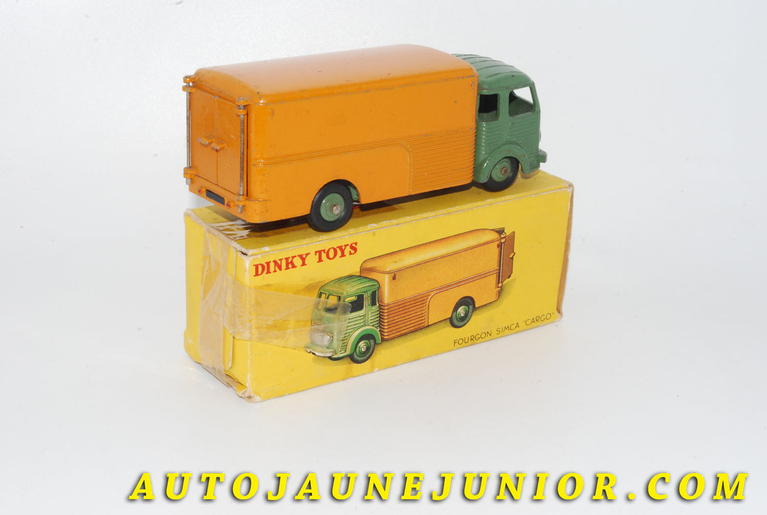 Le #4719 - Dinky Toys - Simca - Fourgon Cargo (Chassis de type B) est en vente sur Auto Jaune Junior ! Découvrez nos collections de diecast Minialuxe, CIJ, C-I-J, JRD, J-R-D,  Matchbox, Majorette… AutoJauneJunior.com : le site de vente en ligne et de partage pour les passionés de miniatures et collectionneurs de jouets anciens ! Des centaines de modèles en vente, et des nouveautés mises en ligne chaque jour à 21h00 !