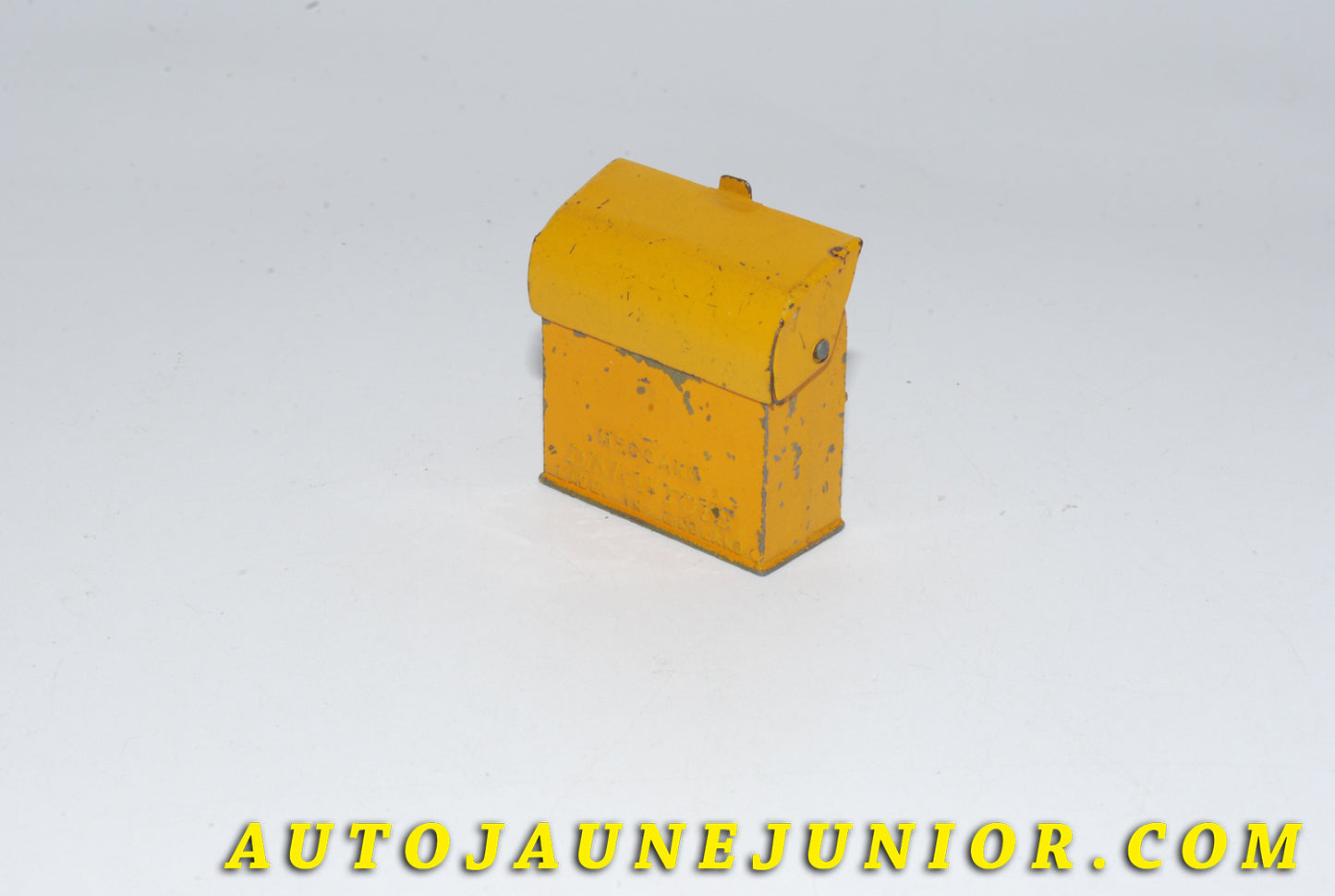 Le #4720 - Dinky Toys - Pompes à essence - Accessoire graisseur est en vente sur Auto Jaune Junior ! Découvrez nos collections de diecast Minialuxe, CIJ, C-I-J, JRD, J-R-D,  Matchbox, Majorette… AutoJauneJunior.com : le site de vente en ligne et de partage pour les passionés de miniatures et collectionneurs de jouets anciens ! Des centaines de modèles en vente, et des nouveautés mises en ligne chaque jour à 21h00 !