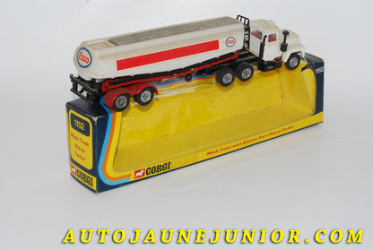 Le #4725 - Corgi Toys - Mack - Camion Semi-Remorque Citerne "Esso" (Gloster Saro) est en vente sur Auto Jaune Junior ! Découvrez nos collections de diecast Minialuxe, CIJ, C-I-J, JRD, J-R-D,  Matchbox, Majorette… AutoJauneJunior.com : le site de vente en ligne et de partage pour les passionés de miniatures et collectionneurs de jouets anciens ! Des centaines de modèles en vente, et des nouveautés mises en ligne chaque jour à 21h00 !