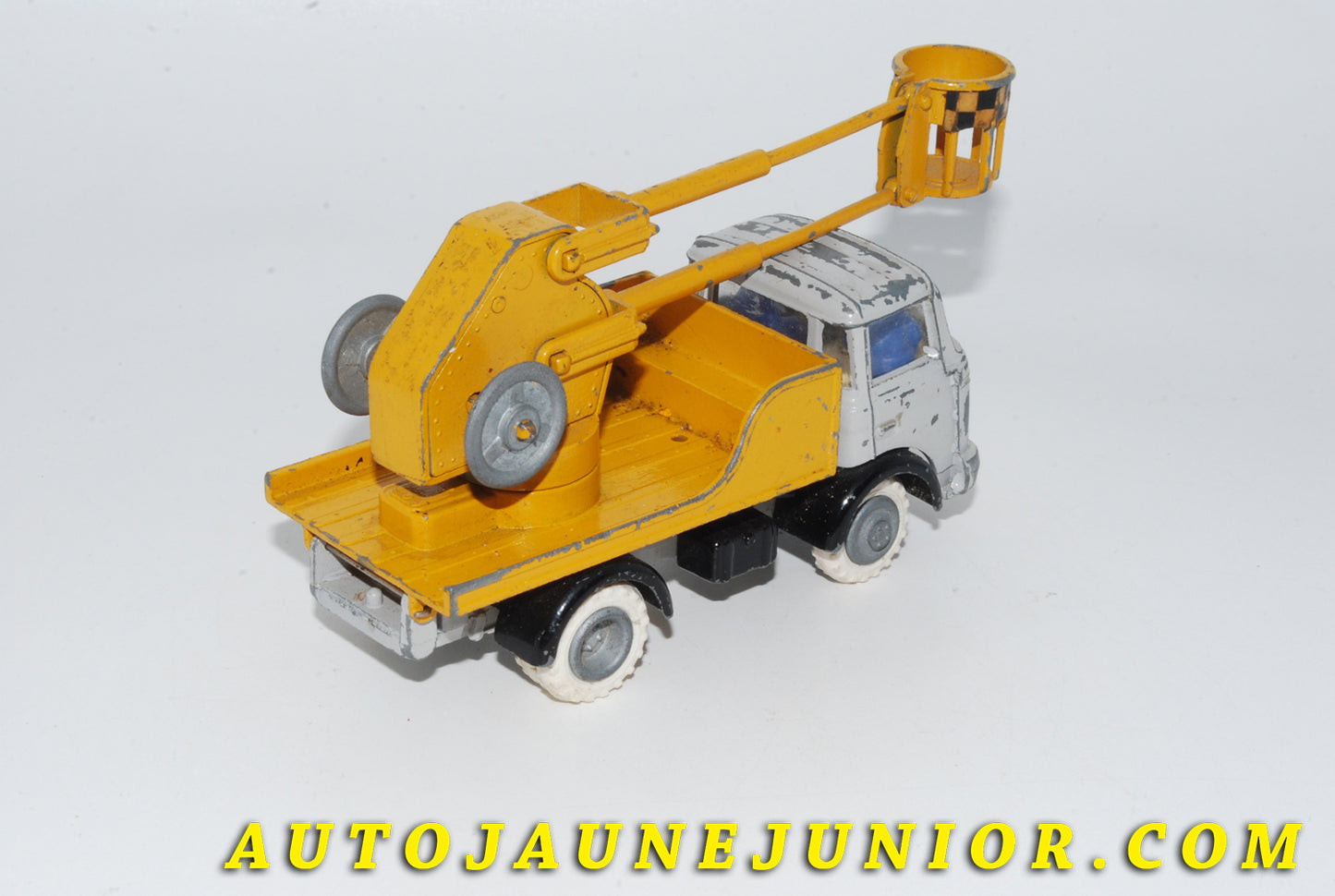 Le #4746 - France Jouet - Berliet - GAK Nacelle Élévatrice est en vente sur Auto Jaune Junior ! Découvrez nos collections de diecast Minialuxe, CIJ, C-I-J, JRD, J-R-D,  Matchbox, Majorette… AutoJauneJunior.com : le site de vente en ligne et de partage pour les passionés de miniatures et collectionneurs de jouets anciens ! Des centaines de modèles en vente, et des nouveautés mises en ligne chaque jour à 21h00 !