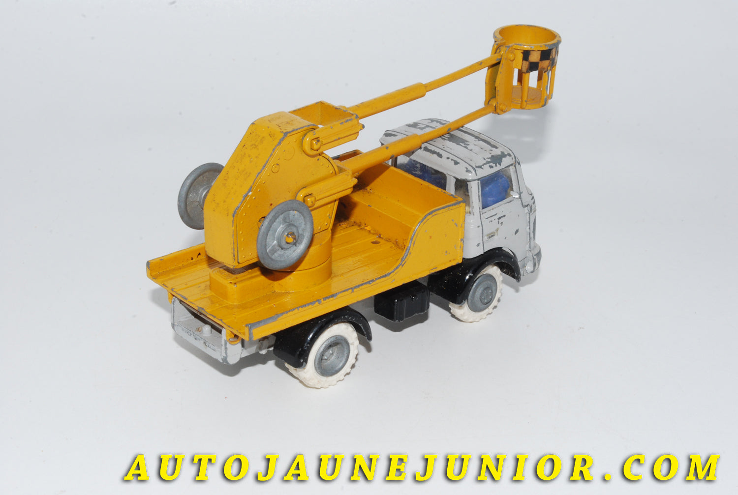 Le #4746 - France Jouet - Berliet - GAK Nacelle Élévatrice est en vente sur Auto Jaune Junior ! Découvrez nos collections de diecast Minialuxe, CIJ, C-I-J, JRD, J-R-D,  Matchbox, Majorette… AutoJauneJunior.com : le site de vente en ligne et de partage pour les passionés de miniatures et collectionneurs de jouets anciens ! Des centaines de modèles en vente, et des nouveautés mises en ligne chaque jour à 21h00 !