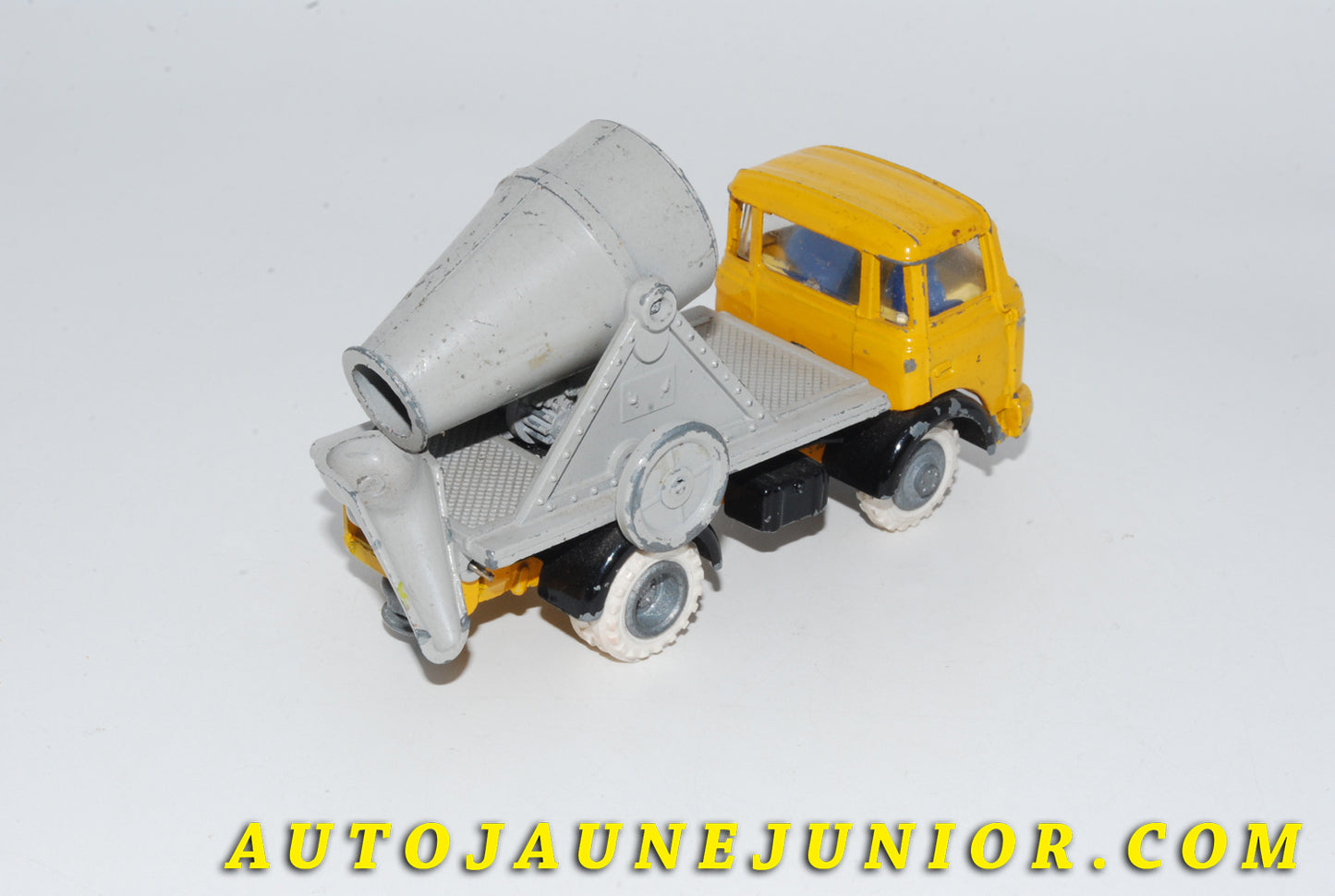 Le #4747 - France Jouet - Berliet - GAK Bétonnière (Malaxeur) est en vente sur Auto Jaune Junior ! Découvrez nos collections de diecast Minialuxe, CIJ, C-I-J, JRD, J-R-D,  Matchbox, Majorette… AutoJauneJunior.com : le site de vente en ligne et de partage pour les passionés de miniatures et collectionneurs de jouets anciens ! Des centaines de modèles en vente, et des nouveautés mises en ligne chaque jour à 21h00 !