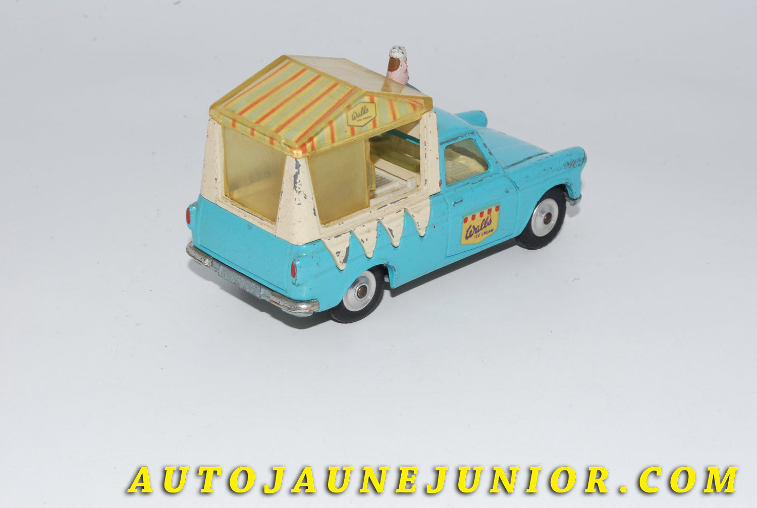 Le #4750 - Corgi Toys - Ford - Camionnette Thames « Wall's Ice Cream »  est en vente sur Auto Jaune Junior ! Découvrez nos collections de diecast Minialuxe, CIJ, C-I-J, JRD, J-R-D,  Matchbox, Majorette… AutoJauneJunior.com : le site de vente en ligne et de partage pour les passionés de miniatures et collectionneurs de jouets anciens ! Des centaines de modèles en vente, et des nouveautés mises en ligne chaque jour à 21h00 !