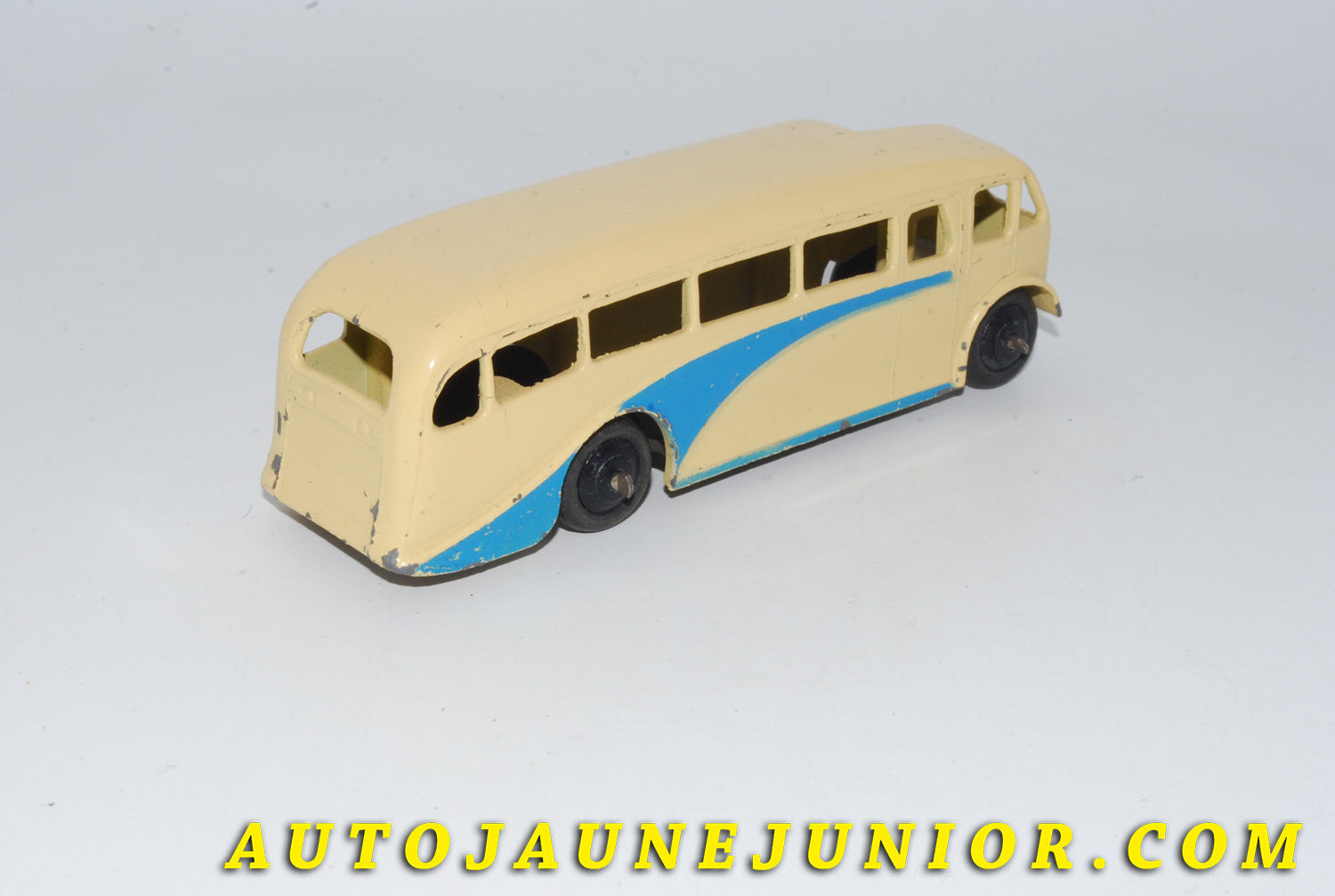 Le #4757 - Dinky Toys - AEC - Single Deck - car avec cabine décalée est en vente sur Auto Jaune Junior ! Découvrez nos collections de diecast Minialuxe, CIJ, C-I-J, JRD, J-R-D,  Matchbox, Majorette… AutoJauneJunior.com : le site de vente en ligne et de partage pour les passionés de miniatures et collectionneurs de jouets anciens ! Des centaines de modèles en vente, et des nouveautés mises en ligne chaque jour à 21h00 !