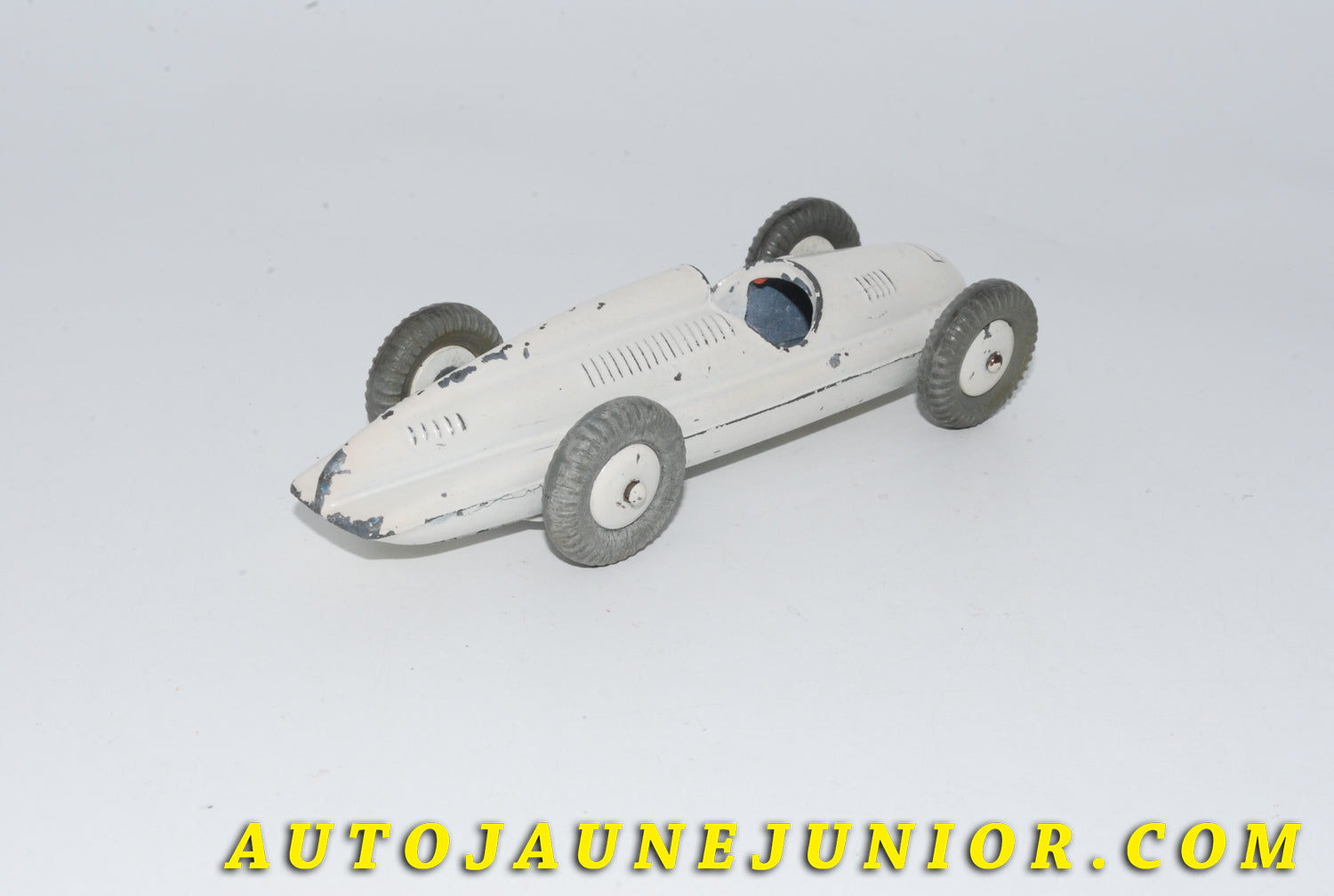 Le #4760 - Mercury - Auto Union - Monoplace GP - Type D - 16 cylindres -#6 est en vente sur Auto Jaune Junior ! Découvrez nos collections de diecast Minialuxe, CIJ, C-I-J, JRD, J-R-D,  Matchbox, Majorette… AutoJauneJunior.com : le site de vente en ligne et de partage pour les passionés de miniatures et collectionneurs de jouets anciens ! Des centaines de modèles en vente, et des nouveautés mises en ligne chaque jour à 21h00 !