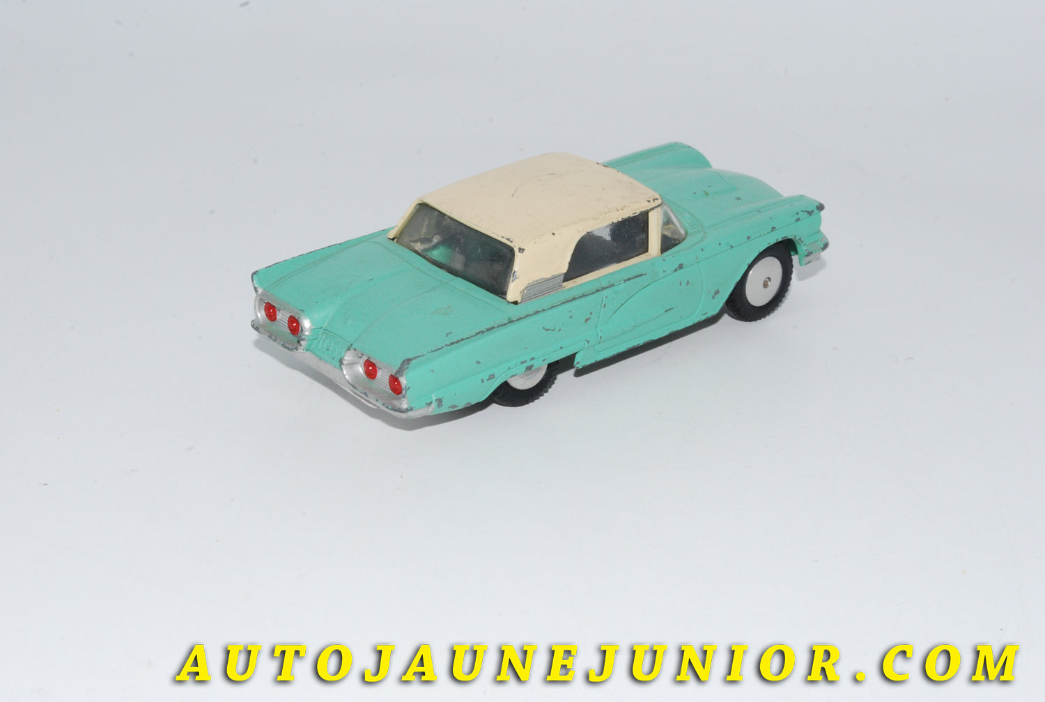 Le #4778 - Corgi Toys - Ford -  Thunderbird Coupé est en vente sur Auto Jaune Junior ! Découvrez nos collections de diecast Minialuxe, CIJ, C-I-J, JRD, J-R-D,  Matchbox, Majorette… AutoJauneJunior.com : le site de vente en ligne et de partage pour les passionés de miniatures et collectionneurs de jouets anciens ! Des centaines de modèles en vente, et des nouveautés mises en ligne chaque jour à 21h00 !