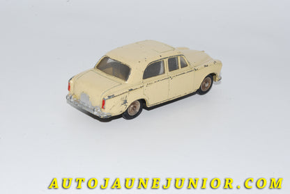 Le #4779 - Dinky Toys - Peugeot - 403 Berline Type  III avec vitrages !  est en vente sur Auto Jaune Junior ! Découvrez nos collections de diecast Minialuxe, CIJ, C-I-J, JRD, J-R-D,  Matchbox, Majorette… AutoJauneJunior.com : le site de vente en ligne et de partage pour les passionés de miniatures et collectionneurs de jouets anciens ! Des centaines de modèles en vente, et des nouveautés mises en ligne chaque jour à 21h00 !