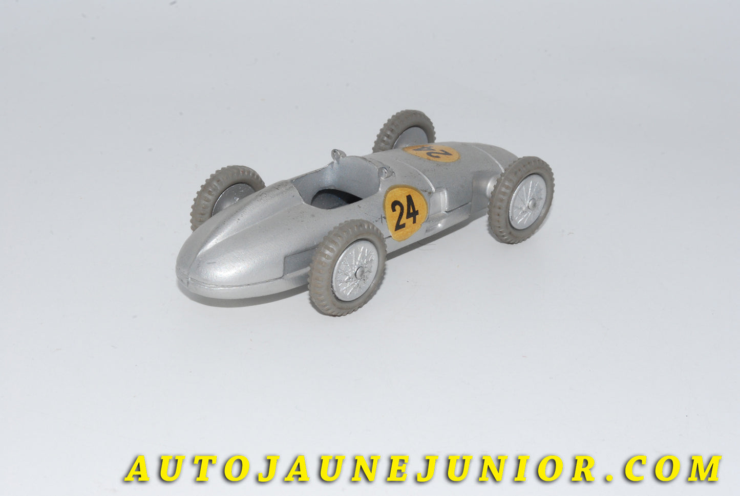 Le #4783 - Mercury - Mercedes - W196 monoplace #24 (jantes à rayon monobloc en Zamac peintes de couleur argent de grand diamètre) est en vente sur Auto Jaune Junior ! Découvrez nos collections de diecast Minialuxe, CIJ, C-I-J, JRD, J-R-D,  Matchbox, Majorette… AutoJauneJunior.com : le site de vente en ligne et de partage pour les passionés de miniatures et collectionneurs de jouets anciens ! Des centaines de modèles en vente, et des nouveautés mises en ligne chaque jour à 21h00 !