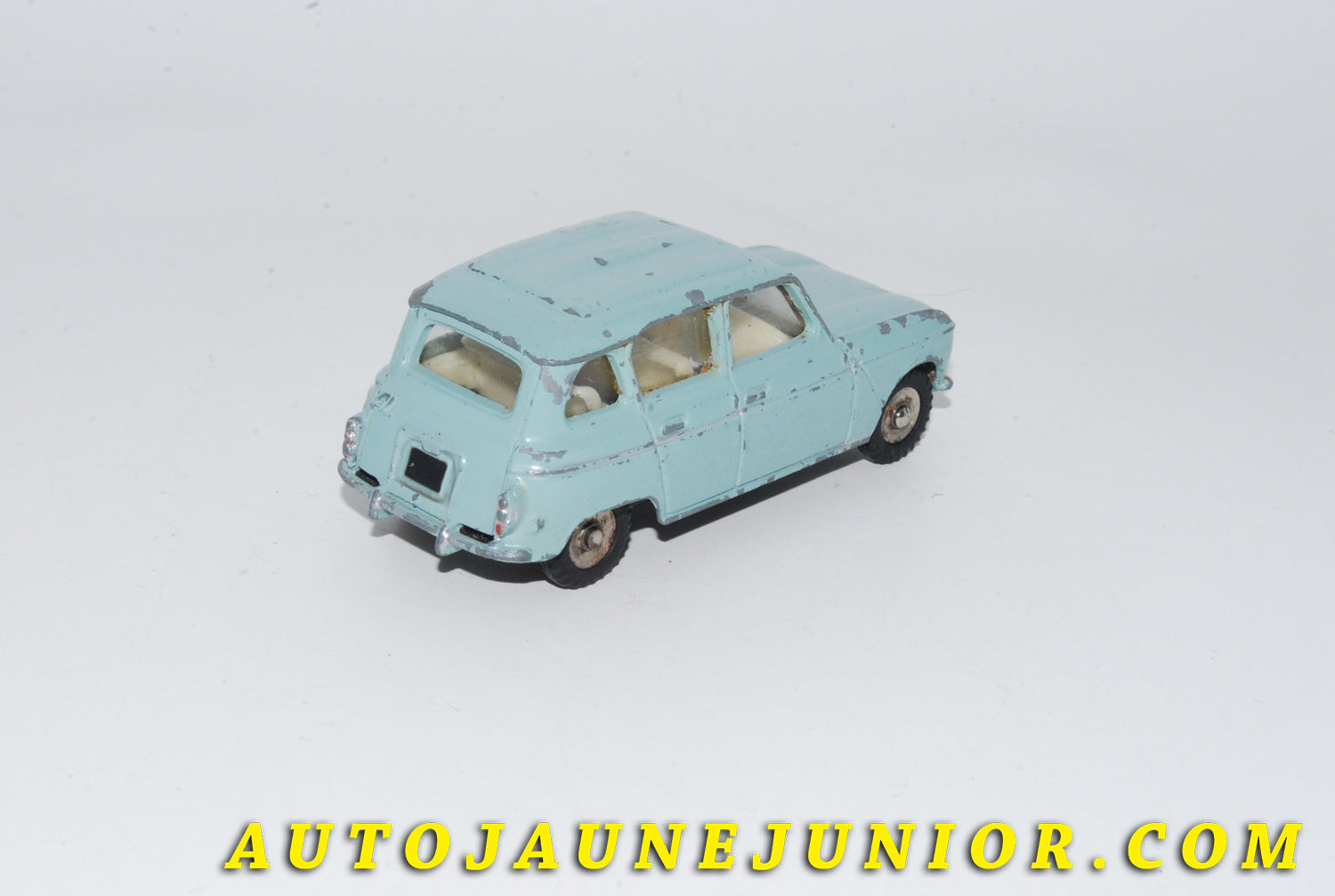Le #4792 - Dinky Toys - Renault - 4L Type 1 (Avec lettres AB) est en vente sur Auto Jaune Junior ! Découvrez nos collections de diecast Minialuxe, CIJ, C-I-J, JRD, J-R-D,  Matchbox, Majorette… AutoJauneJunior.com : le site de vente en ligne et de partage pour les passionés de miniatures et collectionneurs de jouets anciens ! Des centaines de modèles en vente, et des nouveautés mises en ligne chaque jour à 21h00 !