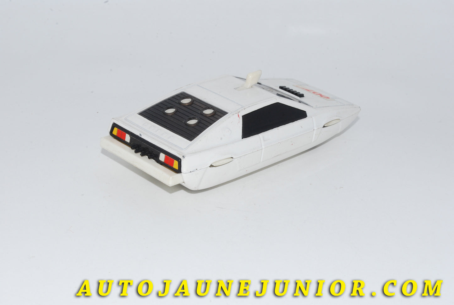 Le #4807 - Corgi Toys - Lotus - Esprit "007" "Wet Nellie" James Bond est en vente sur Auto Jaune Junior ! Découvrez nos collections de diecast Minialuxe, CIJ, C-I-J, JRD, J-R-D,  Matchbox, Majorette… AutoJauneJunior.com : le site de vente en ligne et de partage pour les passionés de miniatures et collectionneurs de jouets anciens ! Des centaines de modèles en vente, et des nouveautés mises en ligne chaque jour à 21h00 !
