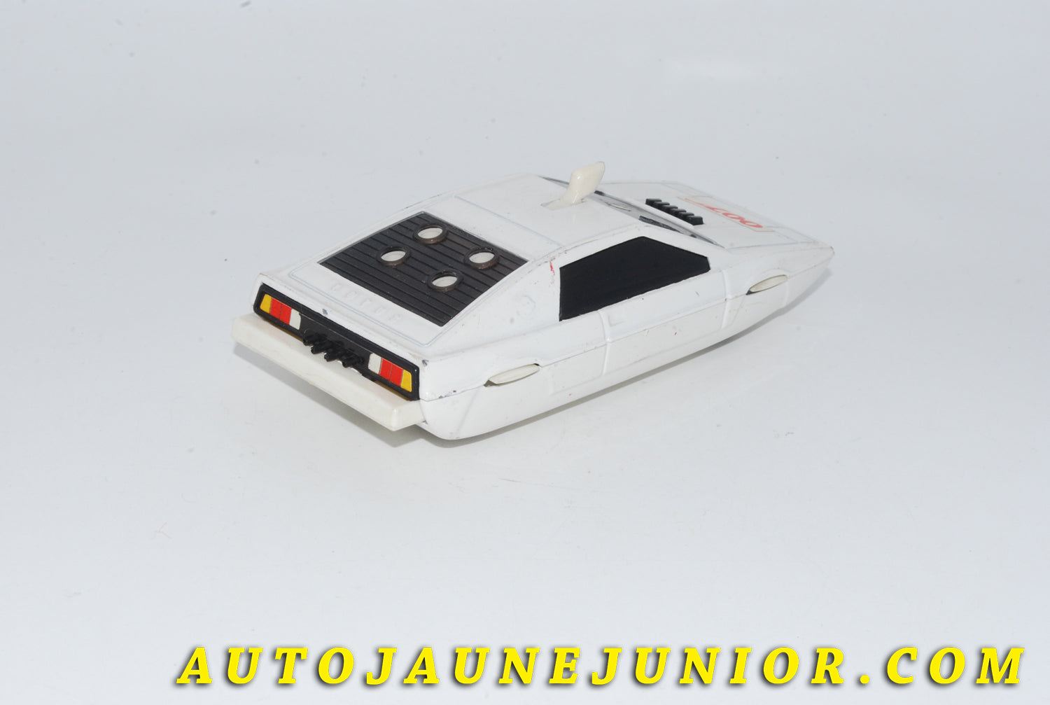 Le #4807 - Corgi Toys - Lotus - Esprit "007" "Wet Nellie" James Bond est en vente sur Auto Jaune Junior ! Découvrez nos collections de diecast Minialuxe, CIJ, C-I-J, JRD, J-R-D,  Matchbox, Majorette… AutoJauneJunior.com : le site de vente en ligne et de partage pour les passionés de miniatures et collectionneurs de jouets anciens ! Des centaines de modèles en vente, et des nouveautés mises en ligne chaque jour à 21h00 !