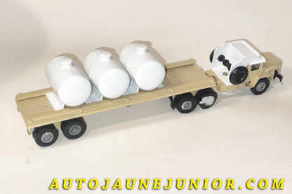 Le Solido Unic Tracteur Sahara semi remorque Titan avec cuves est en vente sur Auto Jaune Junior ! Découvrez nos collections de diecast Minialuxe, CIJ, C-I-J, JRD, J-R-D,  Matchbox, Majorette… AutoJaune Junior ; AutoJauneJunior.com : LE site de partage pour les passionés de miniatures et collectionneurs de jouets anciens ! 