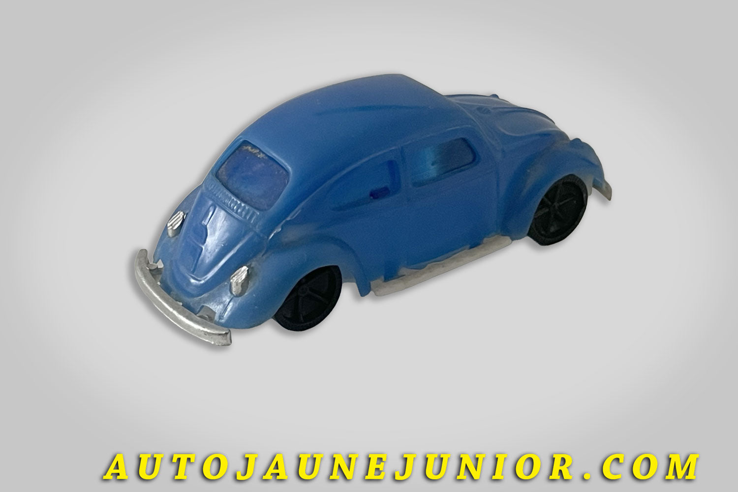 Le Hong-Kong Volkswagen 1200 '63  est en vente sur Auto Jaune Junior ! Découvrez nos collections de diecast Minialuxe, CIJ, C-I-J, JRD, J-R-D,  Matchbox, Majorette… AutoJaune Junior ; AutoJauneJunior.com : LE site de partage pour les passionés de miniatures et collectionneurs de jouets anciens ! 