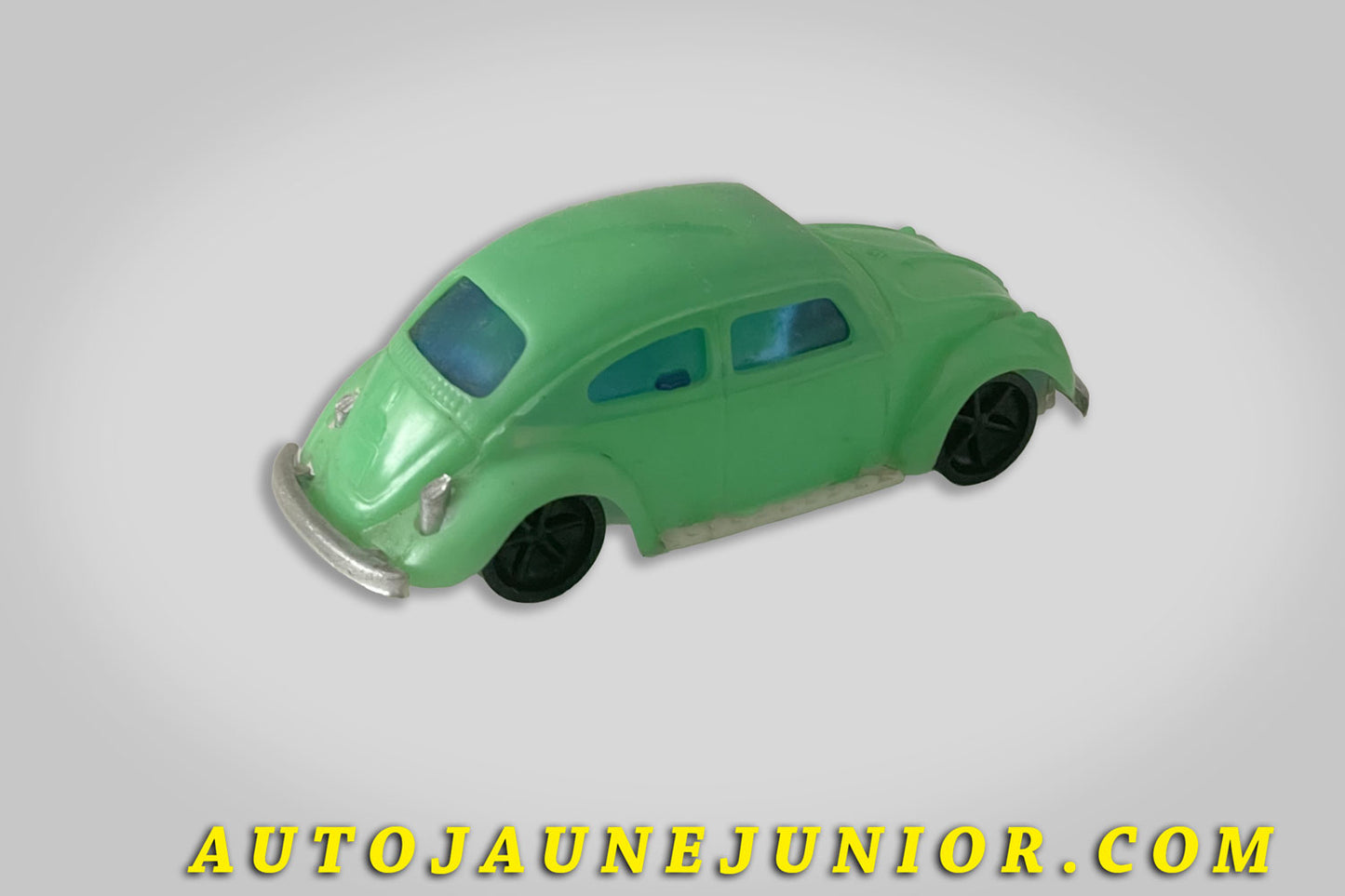 Le Hong-Kong Volkswagen 1200'63 est en vente sur Auto Jaune Junior ! Découvrez nos collections de diecast Minialuxe, CIJ, C-I-J, JRD, J-R-D,  Matchbox, Majorette… AutoJaune Junior ; AutoJauneJunior.com : LE site de partage pour les passionés de miniatures et collectionneurs de jouets anciens ! 