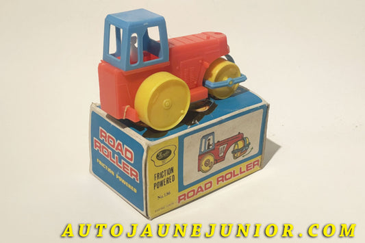 Le Jimson Rouleau type Richier Compacteur à friction est en vente sur Auto Jaune Junior ! Découvrez nos collections de diecast Minialuxe, CIJ, C-I-J, JRD, J-R-D,  Matchbox, Majorette… AutoJaune Junior ; AutoJauneJunior.com : LE site de partage pour les passionés de miniatures et collectionneurs de jouets anciens ! 