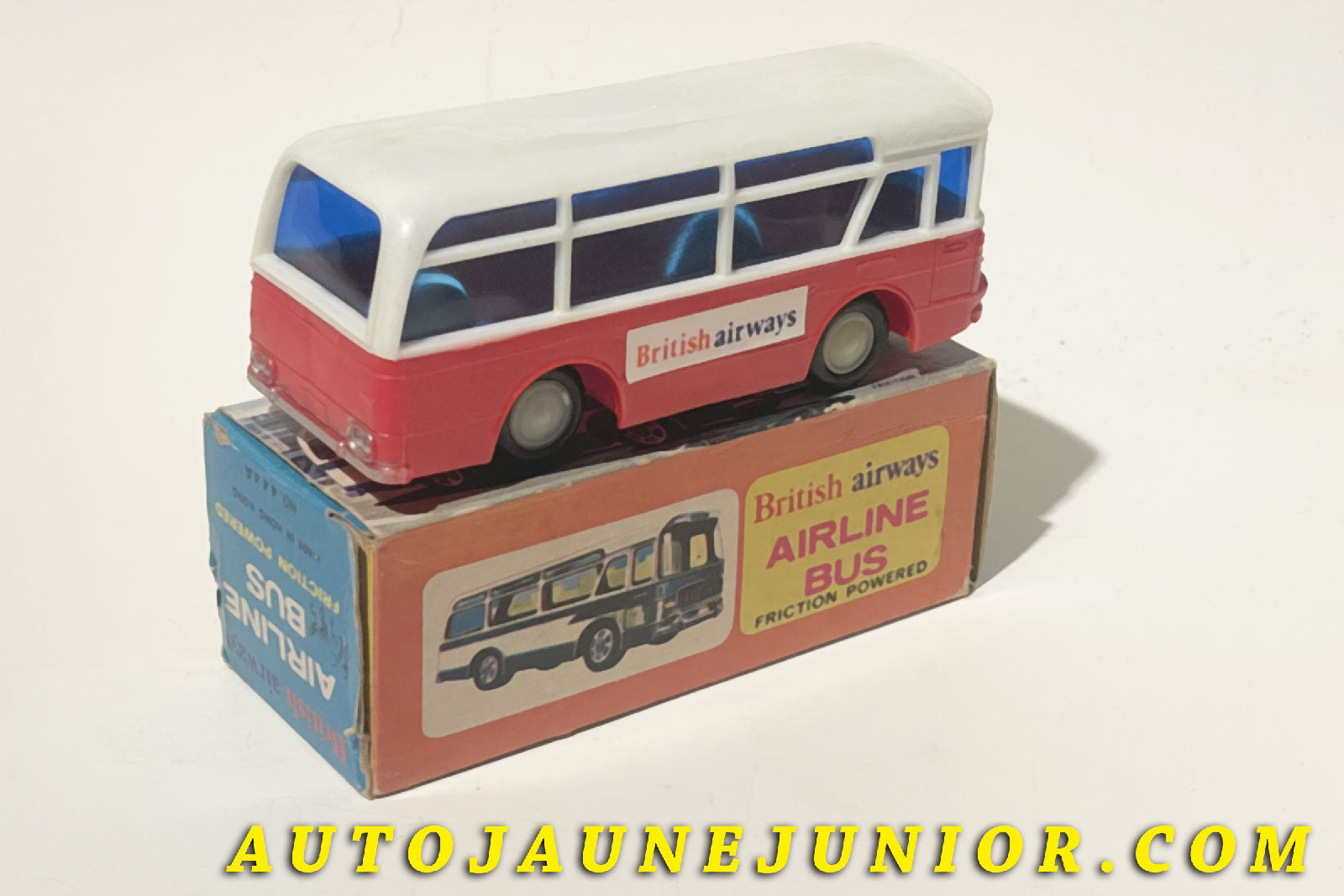 Le Hong-Kong Leyland Car "British Airway" est en vente sur Auto Jaune Junior ! Découvrez nos collections de diecast Minialuxe, CIJ, C-I-J, JRD, J-R-D,  Matchbox, Majorette… AutoJaune Junior ; AutoJauneJunior.com : LE site de partage pour les passionés de miniatures et collectionneurs de jouets anciens ! 