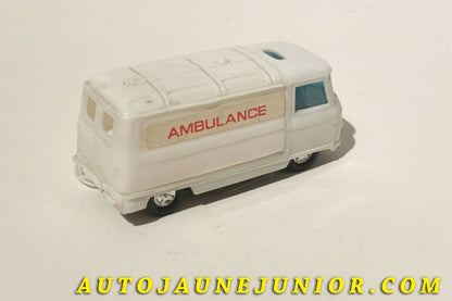 Le Petrel Commer 3/4 Ton Ambulance est en vente sur Auto Jaune Junior ! Découvrez nos collections de diecast Minialuxe, CIJ, C-I-J, JRD, J-R-D,  Matchbox, Majorette… AutoJaune Junior ; AutoJauneJunior.com : LE site de partage pour les passionés de miniatures et collectionneurs de jouets anciens ! 