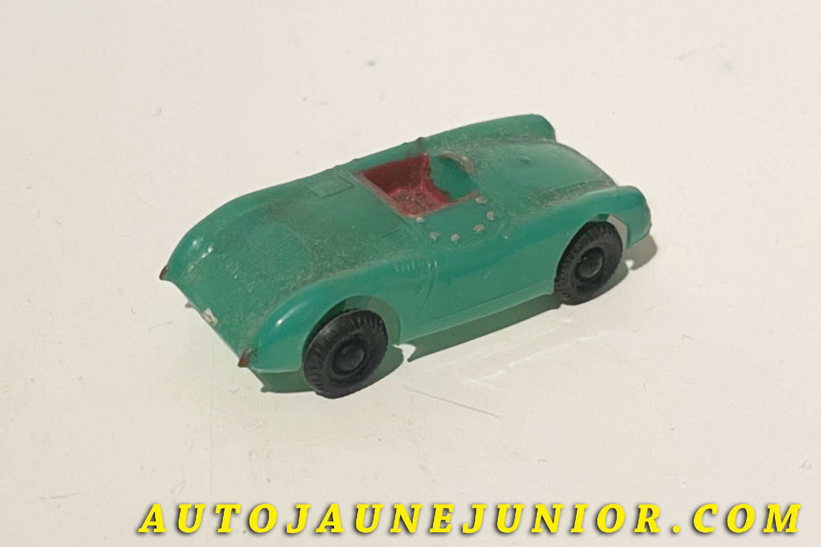 Le Hong-Kong Porsche 550 Soyder est en vente sur Auto Jaune Junior ! Découvrez nos collections de diecast Minialuxe, CIJ, C-I-J, JRD, J-R-D,  Matchbox, Majorette… AutoJaune Junior ; AutoJauneJunior.com : LE site de partage pour les passionés de miniatures et collectionneurs de jouets anciens ! 