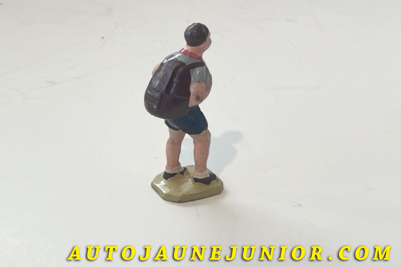 Le Hornby Personnage Campeur est en vente sur Auto Jaune Junior ! Découvrez nos collections de diecast Minialuxe, CIJ, C-I-J, JRD, J-R-D,  Matchbox, Majorette… AutoJaune Junior ; AutoJauneJunior.com : LE site de partage pour les passionés de miniatures et collectionneurs de jouets anciens ! 