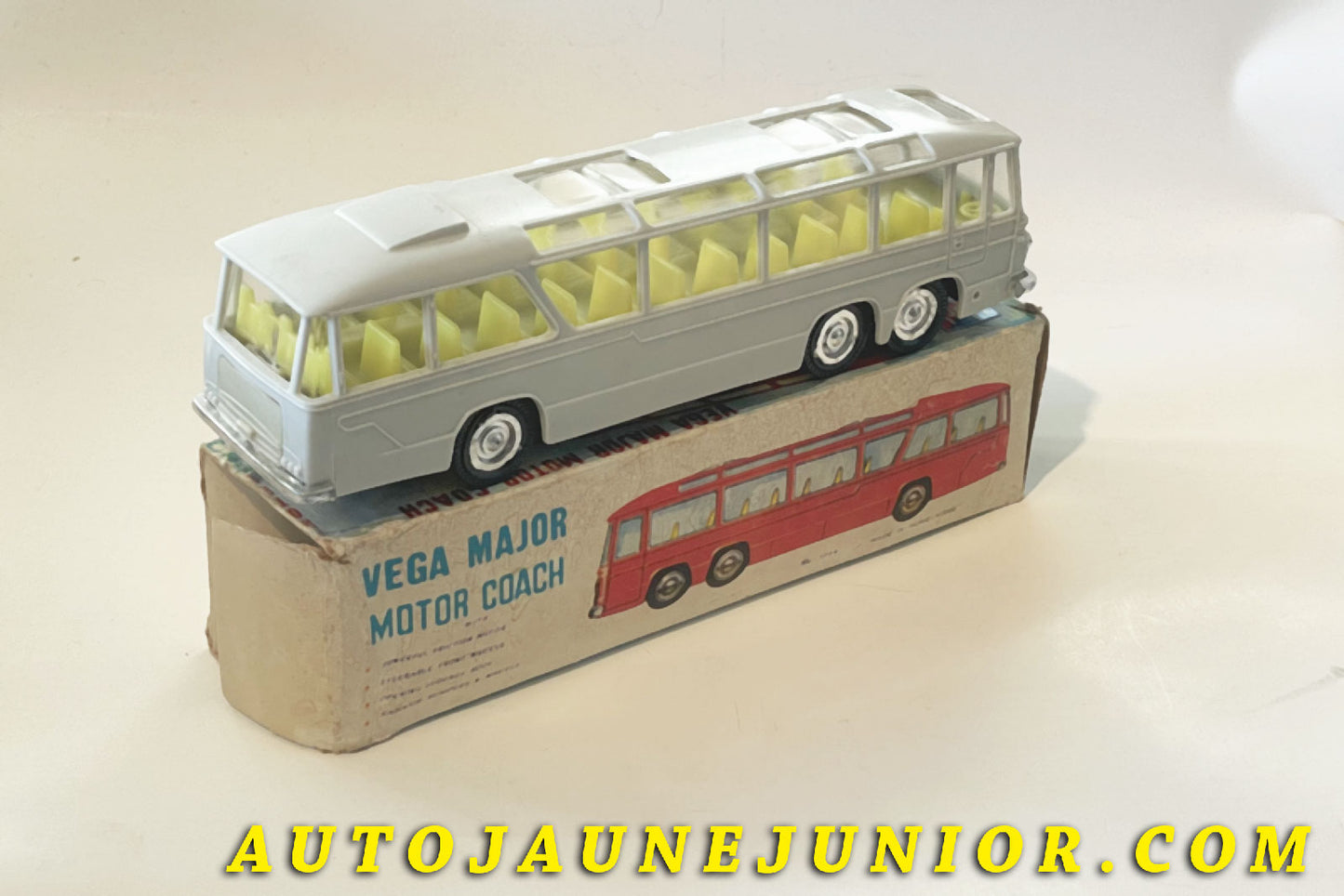 Le BBRB Vega Major Autocar à Friction est en vente sur Auto Jaune Junior ! Découvrez nos collections de diecast Minialuxe, CIJ, C-I-J, JRD, J-R-D,  Matchbox, Majorette… AutoJaune Junior ; AutoJauneJunior.com : LE site de partage pour les passionés de miniatures et collectionneurs de jouets anciens ! 