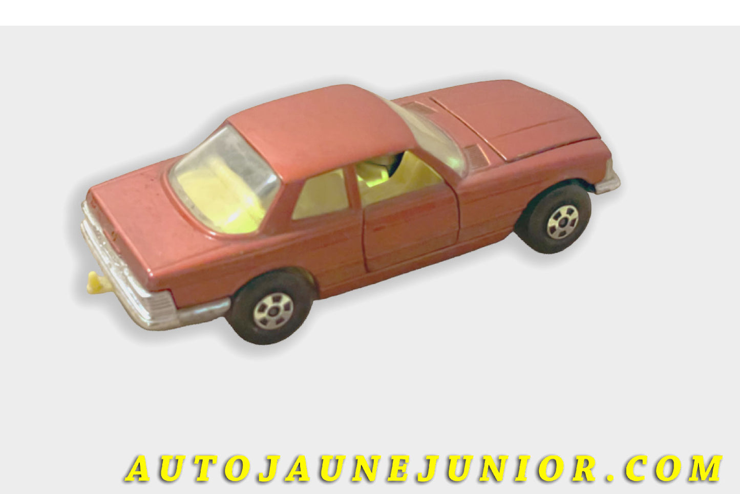 Le Matchbox Mercedes 350 SLC est en vente sur Auto Jaune Junior ! Découvrez nos collections de diecast Minialuxe, CIJ, C-I-J, JRD, J-R-D,  Matchbox, Majorette… AutoJaune Junior ; AutoJauneJunior.com : LE site de partage pour les passionés de miniatures et collectionneurs de jouets anciens ! 