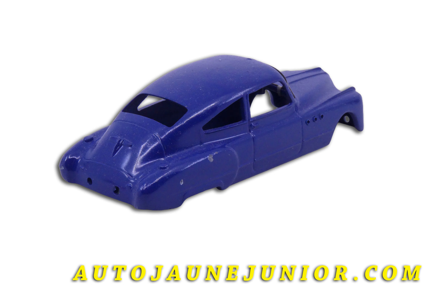 Le Märklin Buick Roadmaster fastback (Carrosserie seule) - AVEC pare brise rapporté ! : RARE) est en vente sur Auto Jaune Junior ! Découvrez nos collections de diecast Minialuxe, CIJ, C-I-J, JRD, J-R-D,  Matchbox, Majorette… AutoJaune Junior ; AutoJauneJunior.com : LE site de partage pour les passionés de miniatures et collectionneurs de jouets anciens ! 