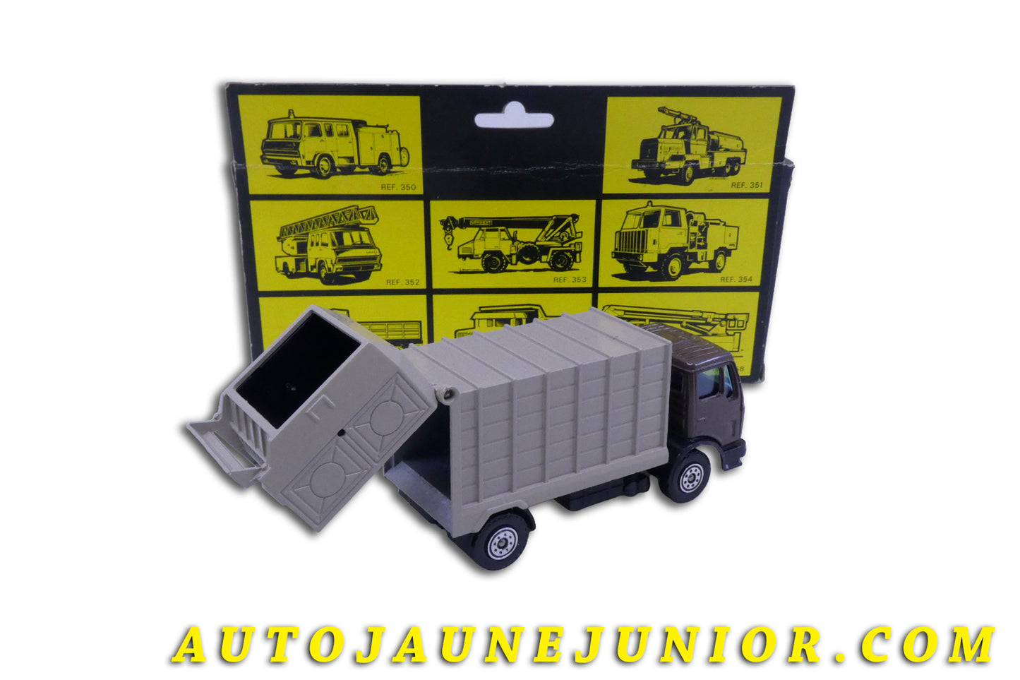 Le Solido Mercedes Tracteur 1217 K 32 Benne de Voirie est en vente sur Auto Jaune Junior ! Découvrez nos collections de diecast Minialuxe, CIJ, C-I-J, JRD, J-R-D,  Matchbox, Majorette… AutoJaune Junior ; AutoJauneJunior.com : LE site de partage pour les passionés de miniatures et collectionneurs de jouets anciens ! 