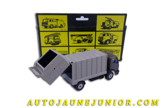 Le Solido Mercedes Tracteur 1217 K 32 Benne de Voirie est en vente sur Auto Jaune Junior ! Découvrez nos collections de diecast Minialuxe, CIJ, C-I-J, JRD, J-R-D,  Matchbox, Majorette… AutoJaune Junior ; AutoJauneJunior.com : LE site de partage pour les passionés de miniatures et collectionneurs de jouets anciens ! 