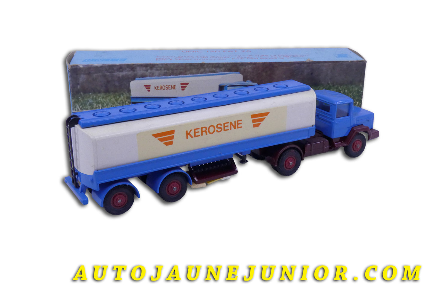 Le Solido Unic 190 PAT 26 ( tracteur-semi remorque Citerne Kerosene) PTR 38 Tonnes est en vente sur Auto Jaune Junior ! Découvrez nos collections de diecast Minialuxe, CIJ, C-I-J, JRD, J-R-D,  Matchbox, Majorette… AutoJaune Junior ; AutoJauneJunior.com : LE site de partage pour les passionés de miniatures et collectionneurs de jouets anciens ! 