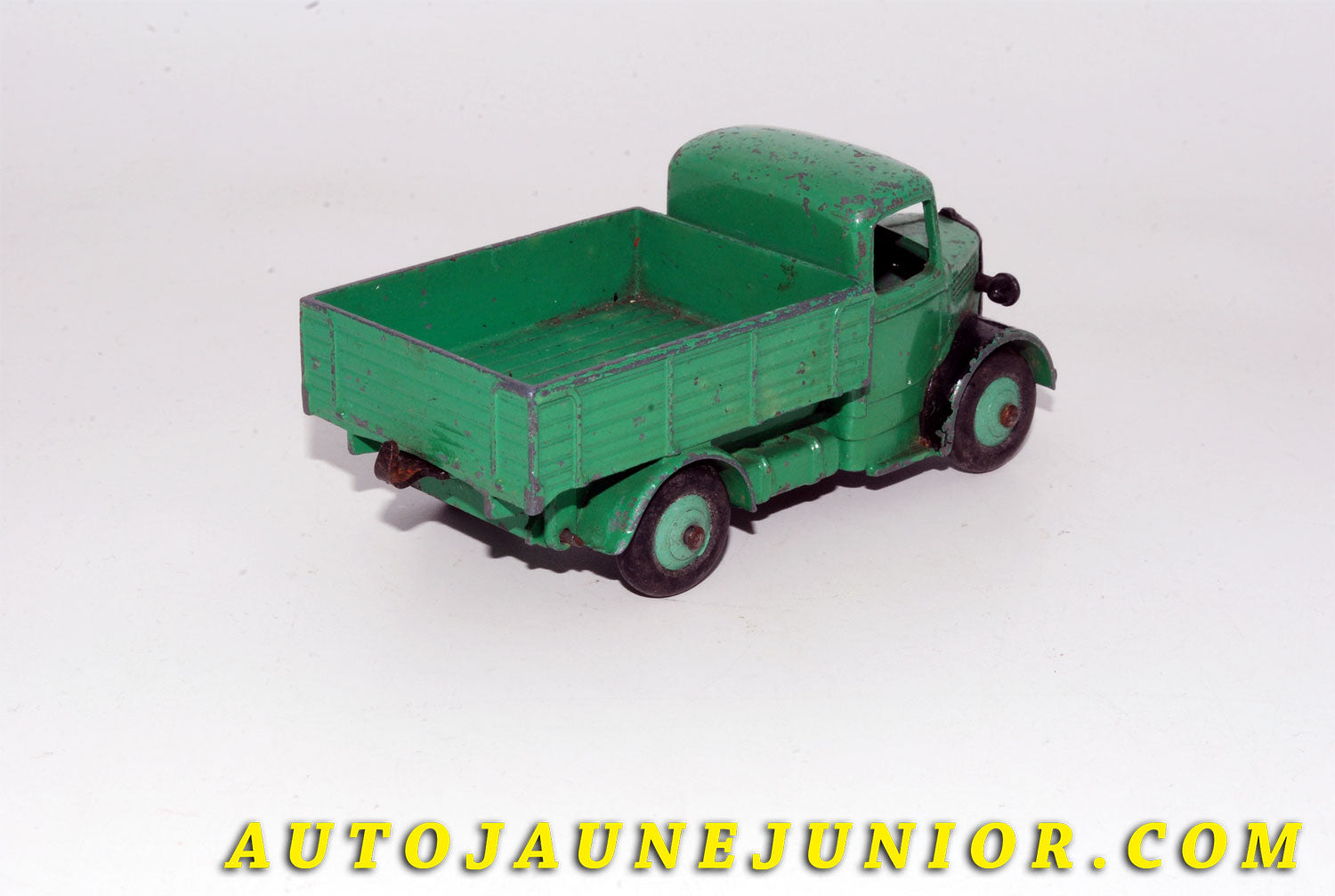 Le #5503 - Dinky Toys - Bedford - Camion « O » Plateau Ridelles est en vente sur Auto Jaune Junior ! Découvrez nos collections de diecast Minialuxe, CIJ, C-I-J, JRD, J-R-D,  Matchbox, Majorette… AutoJauneJunior.com : le site de vente en ligne et de partage pour les passionés de miniatures et collectionneurs de jouets anciens ! Des centaines de modèles en vente, et des nouveautés mises en ligne chaque jour à 21h00 !