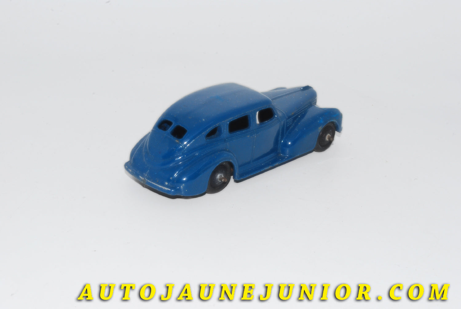 Le #5521 - Dinky Toys - Chrysler - Royal Saloon est en vente sur Auto Jaune Junior ! Découvrez nos collections de diecast Minialuxe, CIJ, C-I-J, JRD, J-R-D,  Matchbox, Majorette… AutoJauneJunior.com : le site de vente en ligne et de partage pour les passionés de miniatures et collectionneurs de jouets anciens ! Des centaines de modèles en vente, et des nouveautés mises en ligne chaque jour à 21h00 !