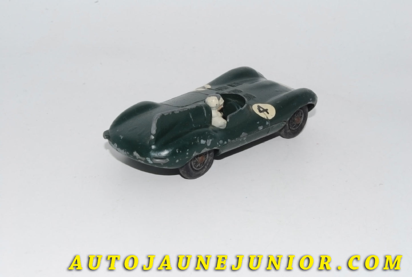 Le #5541 - Crescent Toys - Jaguar - D-Type - 3-5L Sports #4 est en vente sur Auto Jaune Junior ! Découvrez nos collections de diecast Minialuxe, CIJ, C-I-J, JRD, J-R-D,  Matchbox, Majorette… AutoJauneJunior.com : le site de vente en ligne et de partage pour les passionés de miniatures et collectionneurs de jouets anciens ! Des centaines de modèles en vente, et des nouveautés mises en ligne chaque jour à 21h00 !