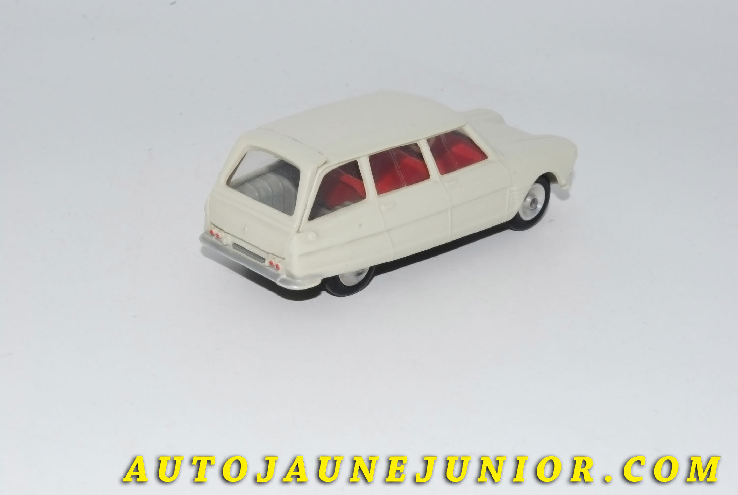 Le #5549 - Solido - Citroën - Ami 6 Breack est en vente sur Auto Jaune Junior ! Découvrez nos collections de diecast Minialuxe, CIJ, C-I-J, JRD, J-R-D,  Matchbox, Majorette… AutoJauneJunior.com : le site de vente en ligne et de partage pour les passionés de miniatures et collectionneurs de jouets anciens ! Des centaines de modèles en vente, et des nouveautés mises en ligne chaque jour à 21h00 !