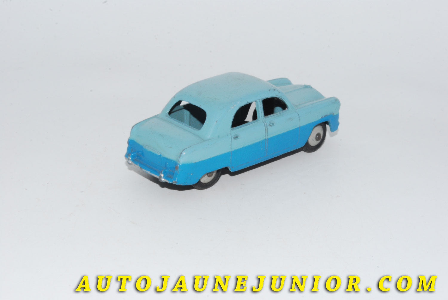 Le #5550 - Dinky Toys - Ford - Zephyr Saloon  -première production ( plaque et feux arrières non soulignés) est en vente sur Auto Jaune Junior ! Découvrez nos collections de diecast Minialuxe, CIJ, C-I-J, JRD, J-R-D,  Matchbox, Majorette… AutoJauneJunior.com : le site de vente en ligne et de partage pour les passionés de miniatures et collectionneurs de jouets anciens ! Des centaines de modèles en vente, et des nouveautés mises en ligne chaque jour à 21h00 !
