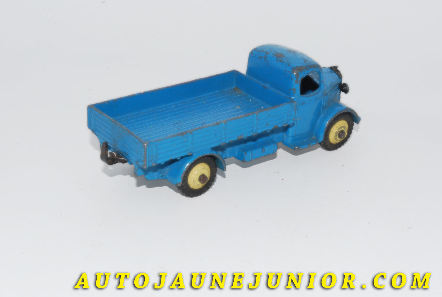 Le #5557 - Dinky Toys - Austin - Camion Ridelles (rare couleure !) est en vente sur Auto Jaune Junior ! Découvrez nos collections de diecast Minialuxe, CIJ, C-I-J, JRD, J-R-D,  Matchbox, Majorette… AutoJauneJunior.com : le site de vente en ligne et de partage pour les passionés de miniatures et collectionneurs de jouets anciens ! Des centaines de modèles en vente, et des nouveautés mises en ligne chaque jour à 21h00 !