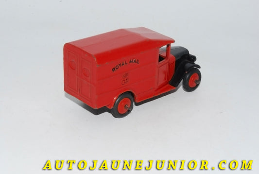 Le #5564 - Dinky Toys - Camino - Fourgon tôlé "Royal Mail" - Variante interessante est en vente sur Auto Jaune Junior ! Découvrez nos collections de diecast Minialuxe, CIJ, C-I-J, JRD, J-R-D,  Matchbox, Majorette… AutoJauneJunior.com : le site de vente en ligne et de partage pour les passionés de miniatures et collectionneurs de jouets anciens ! Des centaines de modèles en vente, et des nouveautés mises en ligne chaque jour à 21h00 !