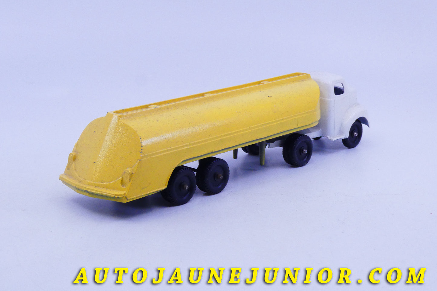 Le #5801 - Ralstoy - Ford - Cabover tracteur semi remorque citerne est en vente sur Auto Jaune Junior ! Découvrez nos collections de diecast Minialuxe, CIJ, C-I-J, JRD, J-R-D,  Matchbox, Majorette… AutoJauneJunior.com : le site de vente en ligne et de partage pour les passionés de miniatures et collectionneurs de jouets anciens ! Des centaines de modèles en vente, et des nouveautés mises en ligne chaque jour à 21h00 !