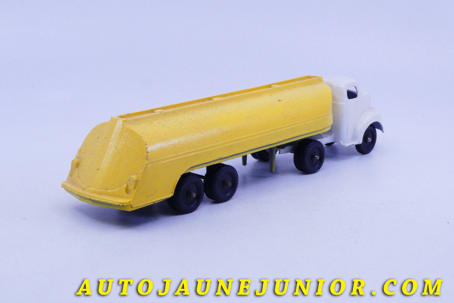 Le #5801 - Ralstoy - Ford - Cabover tracteur semi remorque citerne est en vente sur Auto Jaune Junior ! Découvrez nos collections de diecast Minialuxe, CIJ, C-I-J, JRD, J-R-D,  Matchbox, Majorette… AutoJauneJunior.com : le site de vente en ligne et de partage pour les passionés de miniatures et collectionneurs de jouets anciens ! Des centaines de modèles en vente, et des nouveautés mises en ligne chaque jour à 21h00 !