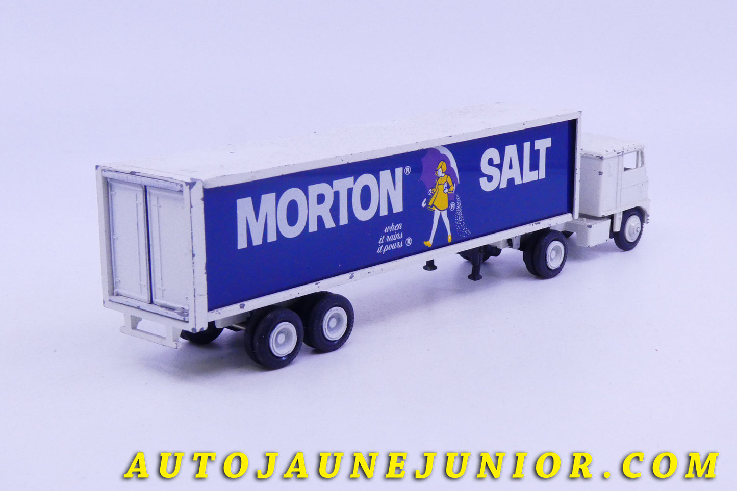 Le #5802 - Winross - White - 7000 semi fourgon "Morton salt" est en vente sur Auto Jaune Junior ! Découvrez nos collections de diecast Minialuxe, CIJ, C-I-J, JRD, J-R-D,  Matchbox, Majorette… AutoJauneJunior.com : le site de vente en ligne et de partage pour les passionés de miniatures et collectionneurs de jouets anciens ! Des centaines de modèles en vente, et des nouveautés mises en ligne chaque jour à 21h00 !