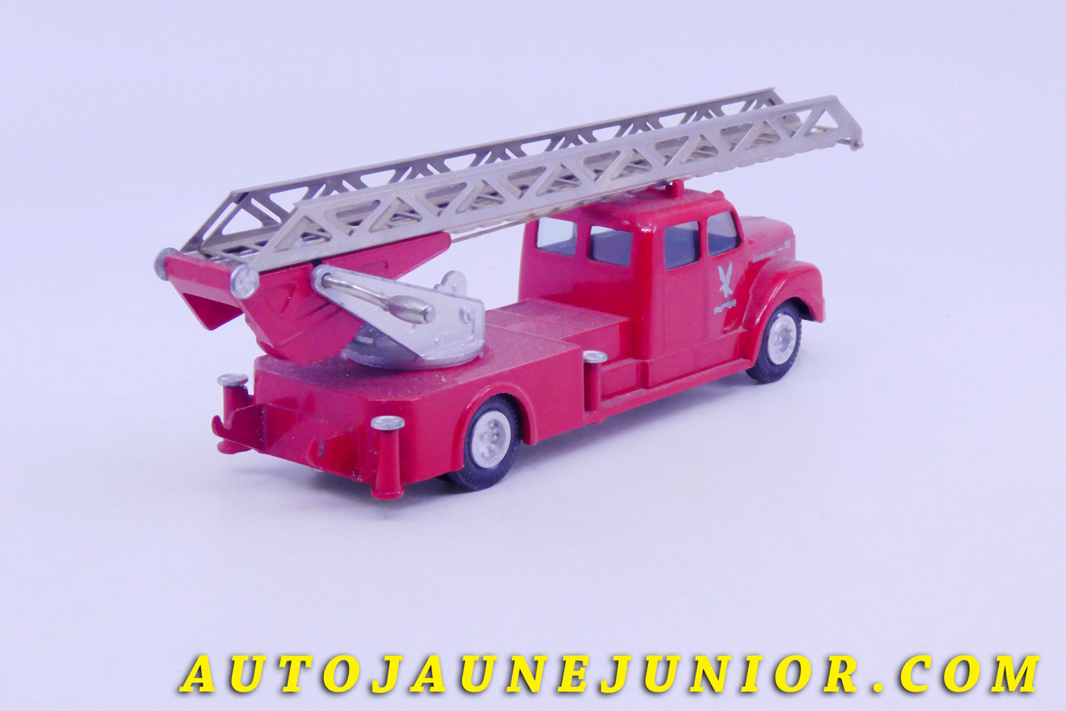 Le #5806 - Tekno - Scania - 75 camion grande échelle pompier (Peu fréquent 1er type - 1959- ) est en vente sur Auto Jaune Junior ! Découvrez nos collections de diecast Minialuxe, CIJ, C-I-J, JRD, J-R-D,  Matchbox, Majorette… AutoJauneJunior.com : le site de vente en ligne et de partage pour les passionés de miniatures et collectionneurs de jouets anciens ! Des centaines de modèles en vente, et des nouveautés mises en ligne chaque jour à 21h00 !