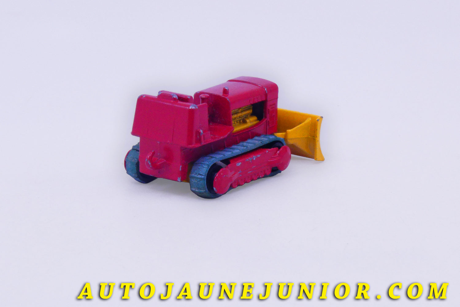 Le #6170 - Matchbox - Case - Pousseur sur chenilles est en vente sur Auto Jaune Junior ! Découvrez nos collections de diecast Minialuxe, CIJ, C-I-J, JRD, J-R-D,  Matchbox, Majorette… AutoJauneJunior.com : le site de vente en ligne et de partage pour les passionés de miniatures et collectionneurs de jouets anciens ! Des centaines de modèles en vente, et des nouveautés mises en ligne chaque jour à 21h00 !