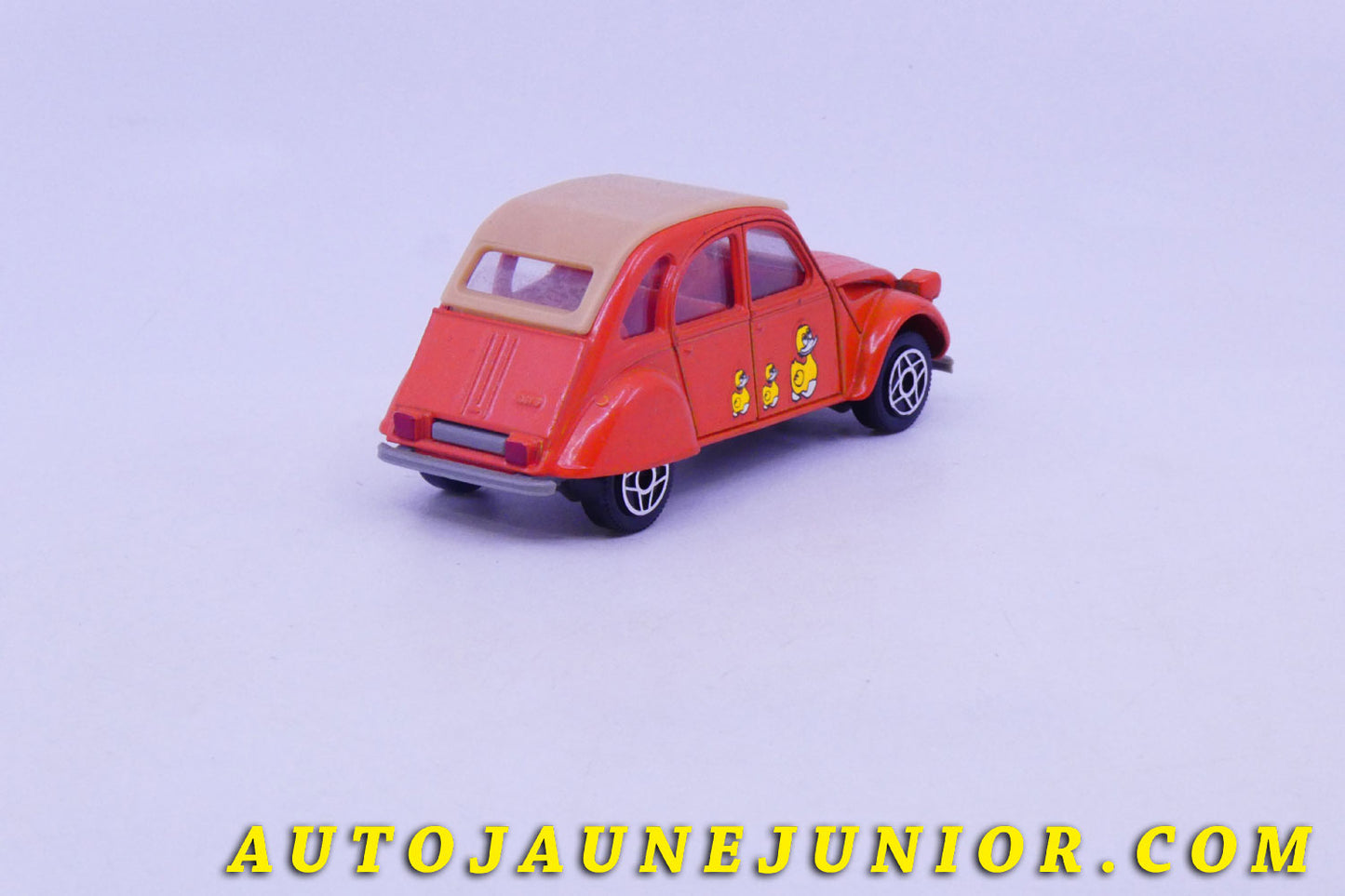 Le #6208 - Solido - Cougar - Citroën - 2 CV 6 - "Canards" est en vente sur Auto Jaune Junior ! Découvrez nos collections de diecast Minialuxe, CIJ, C-I-J, JRD, J-R-D,  Matchbox, Majorette… AutoJauneJunior.com : le site de vente en ligne et de partage pour les passionés de miniatures et collectionneurs de jouets anciens ! Des centaines de modèles en vente, et des nouveautés mises en ligne chaque jour à 21h00 !