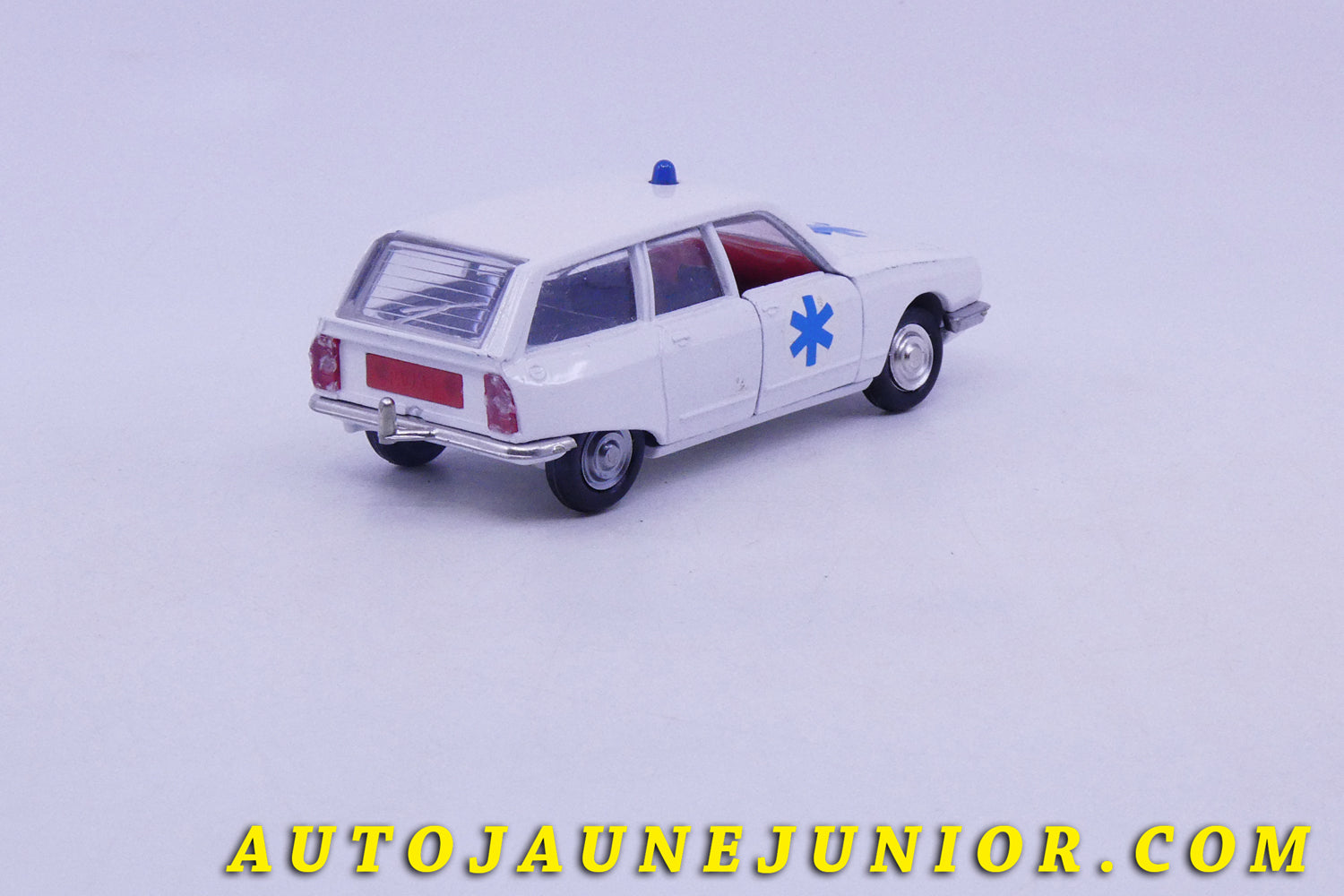 Le #6211 - Luso Toys - Citroën - GS 1220 Break Pallas Ambulance est en vente sur Auto Jaune Junior ! Découvrez nos collections de diecast Minialuxe, CIJ, C-I-J, JRD, J-R-D,  Matchbox, Majorette… AutoJauneJunior.com : le site de vente en ligne et de partage pour les passionés de miniatures et collectionneurs de jouets anciens ! Des centaines de modèles en vente, et des nouveautés mises en ligne chaque jour à 21h00 !