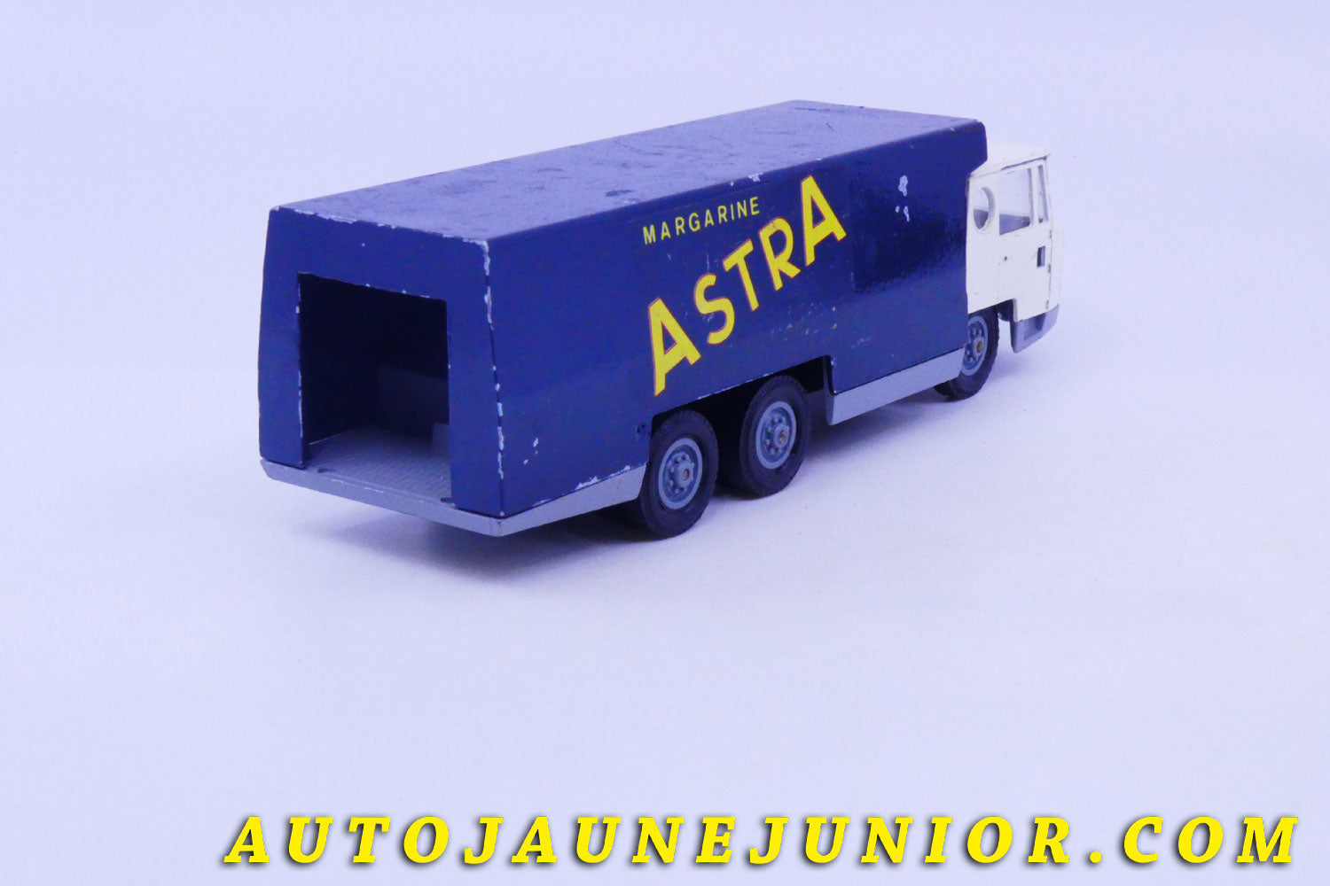 Le #6213 - Verem - Bernard - Cabine Charbonneaux porteur avec caisse frigo"Margarine Astra" est en vente sur Auto Jaune Junior ! Découvrez nos collections de diecast Minialuxe, CIJ, C-I-J, JRD, J-R-D,  Matchbox, Majorette… AutoJauneJunior.com : le site de vente en ligne et de partage pour les passionés de miniatures et collectionneurs de jouets anciens ! Des centaines de modèles en vente, et des nouveautés mises en ligne chaque jour à 21h00 !