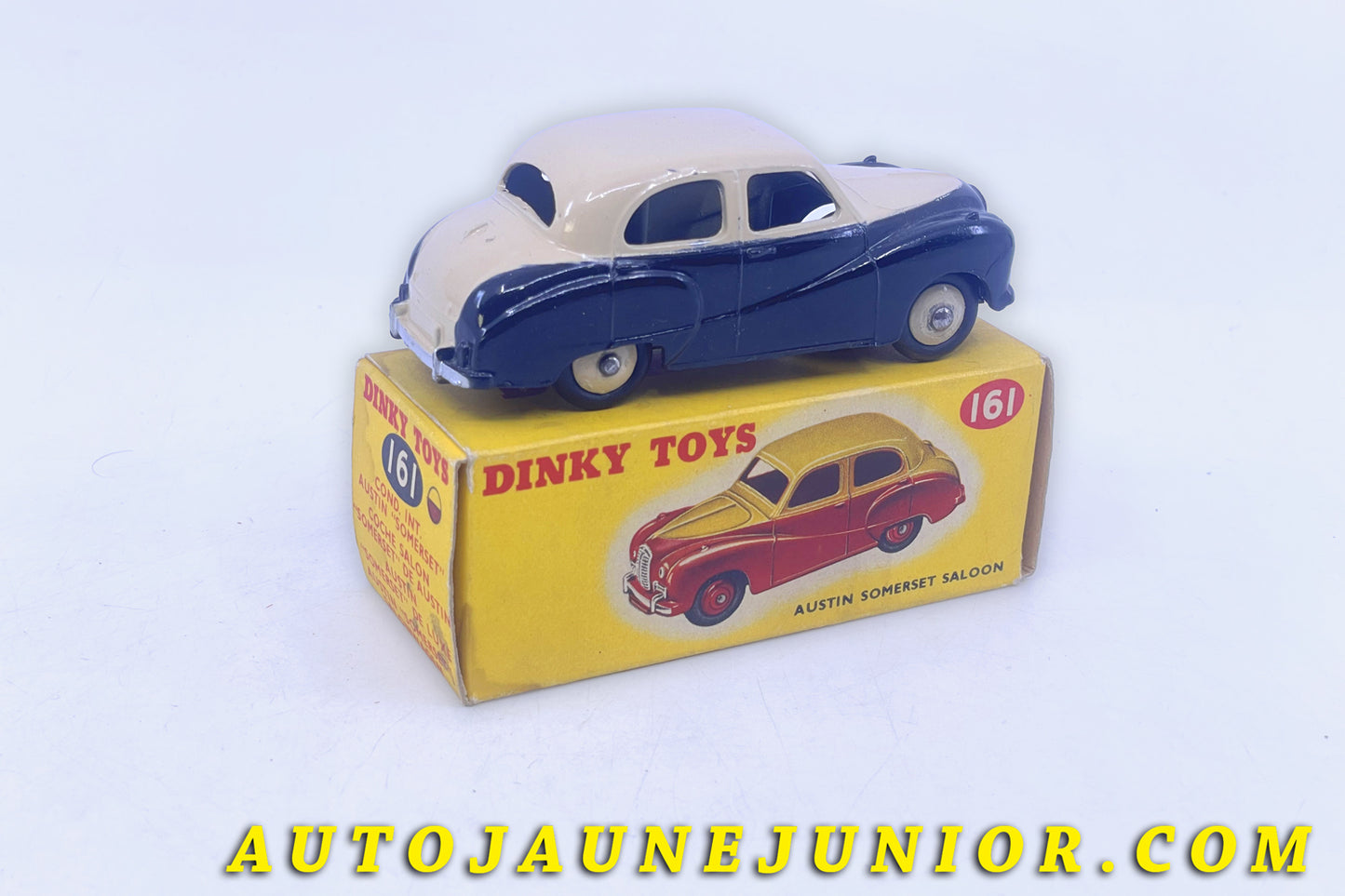 Le #6326 - Dinky Toys - Austin - Sommerset Saloon - Bicolore est en vente sur Auto Jaune Junior ! Découvrez nos collections de diecast Minialuxe, CIJ, C-I-J, JRD, J-R-D,  Matchbox, Majorette… AutoJauneJunior.com : le site de vente en ligne et de partage pour les passionés de miniatures et collectionneurs de jouets anciens ! Des centaines de modèles en vente, et des nouveautés mises en ligne chaque jour à 21h00 !