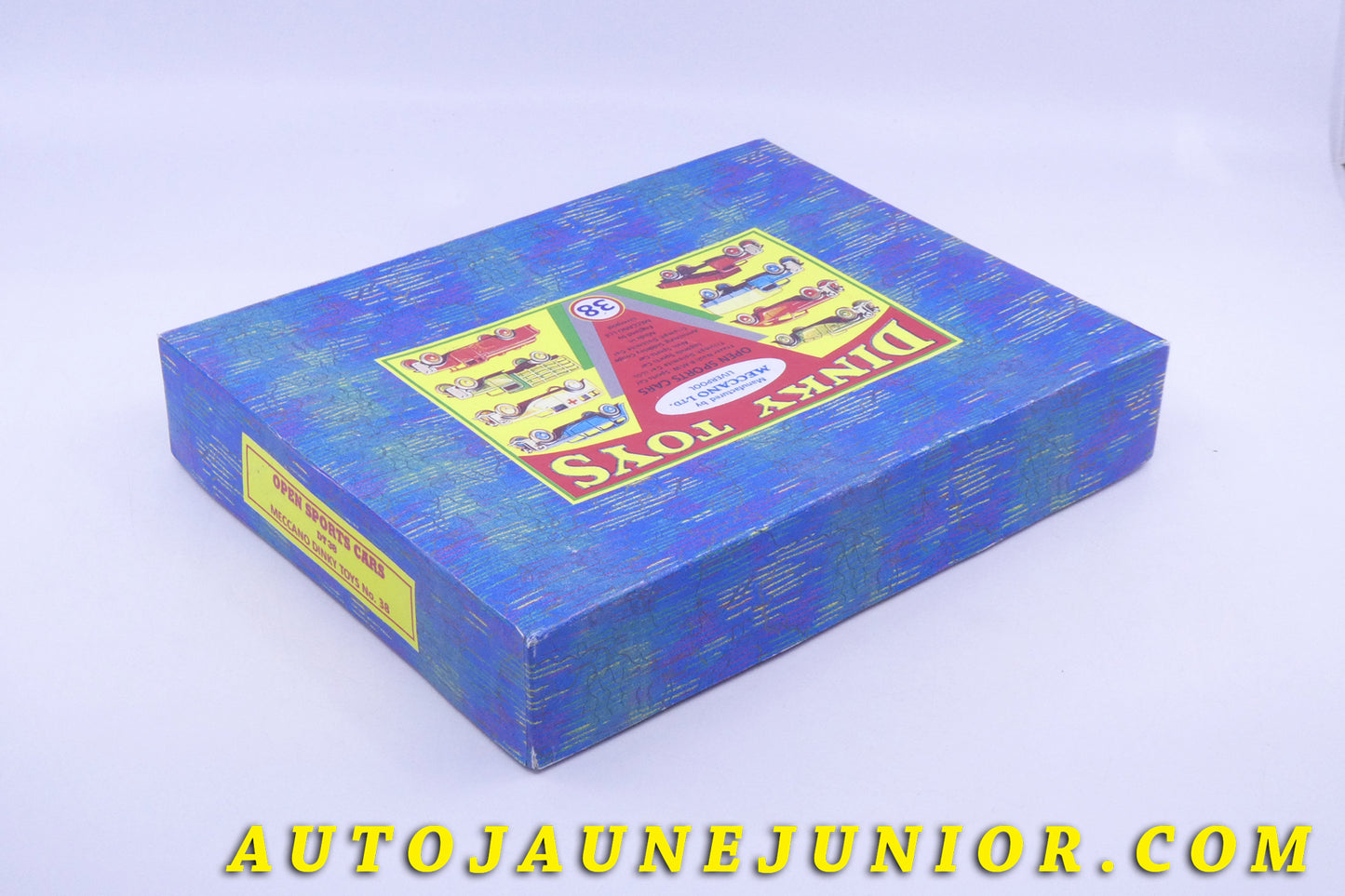 Le Dinky Toys Auto Boite vide repro Série 38  est en vente sur Auto Jaune Junior ! Découvrez nos collections de diecast Tekno, Politoys, Mebetoys, Mercury, Joal, Diapet, Märklin, TootsieToys.AutoJaune Junior ; Vous avez le même jouet ? Profitez de notre expertise pour vous accompagner dans la vente de vos modèles ou votre collection ! Nous achetons tous lots de miniatures ! Contactez nous !