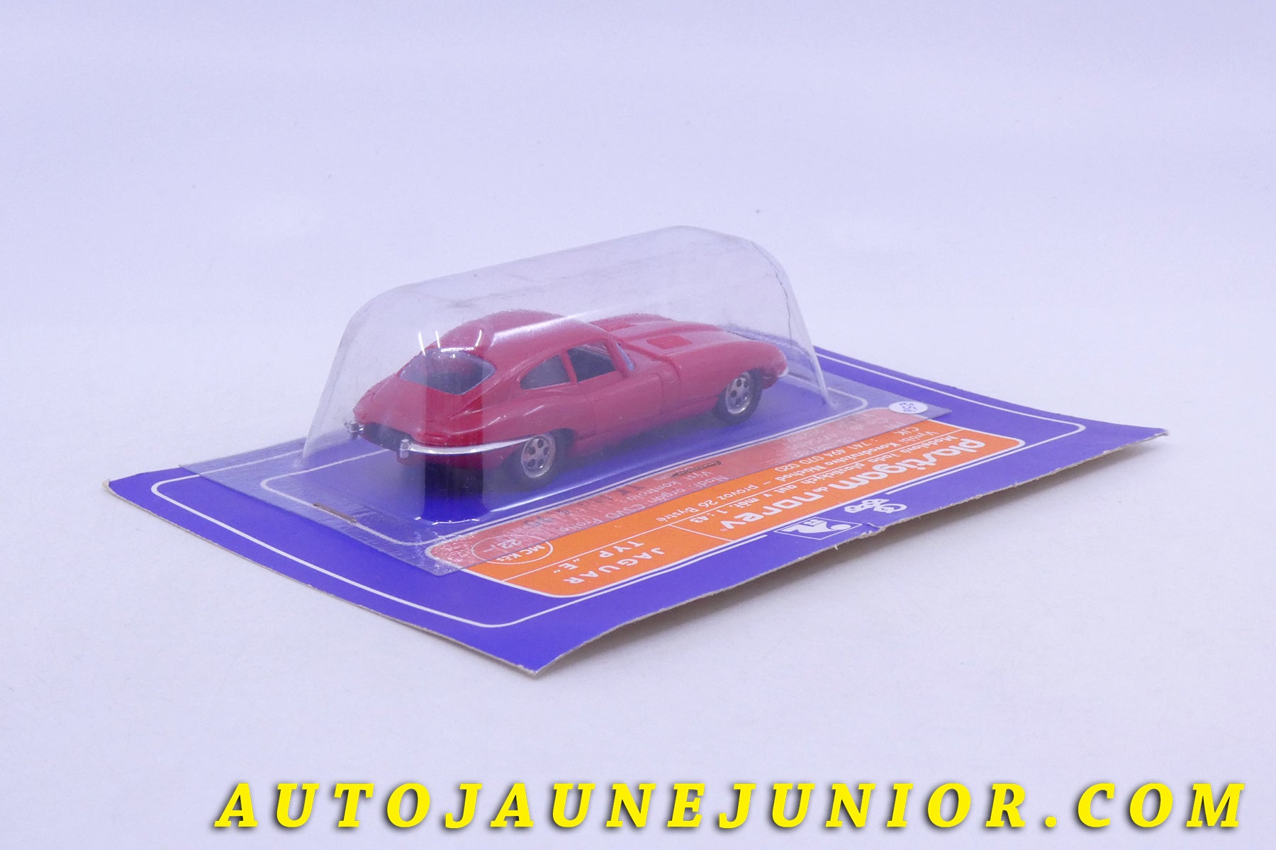 Le Norev Jaguar Type E (Rare !) est en vente sur Auto Jaune Junior ! Découvrez nos collections de diecast Tekno, Politoys, Mebetoys, Mercury, Joal, Diapet, Märklin, TootsieToys.AutoJaune Junior ; Vous avez le même jouet ? Profitez de notre expertise pour vous accompagner dans la vente de vos modèles ou votre collection ! Nous achetons tous lots de miniatures ! Contactez nous !